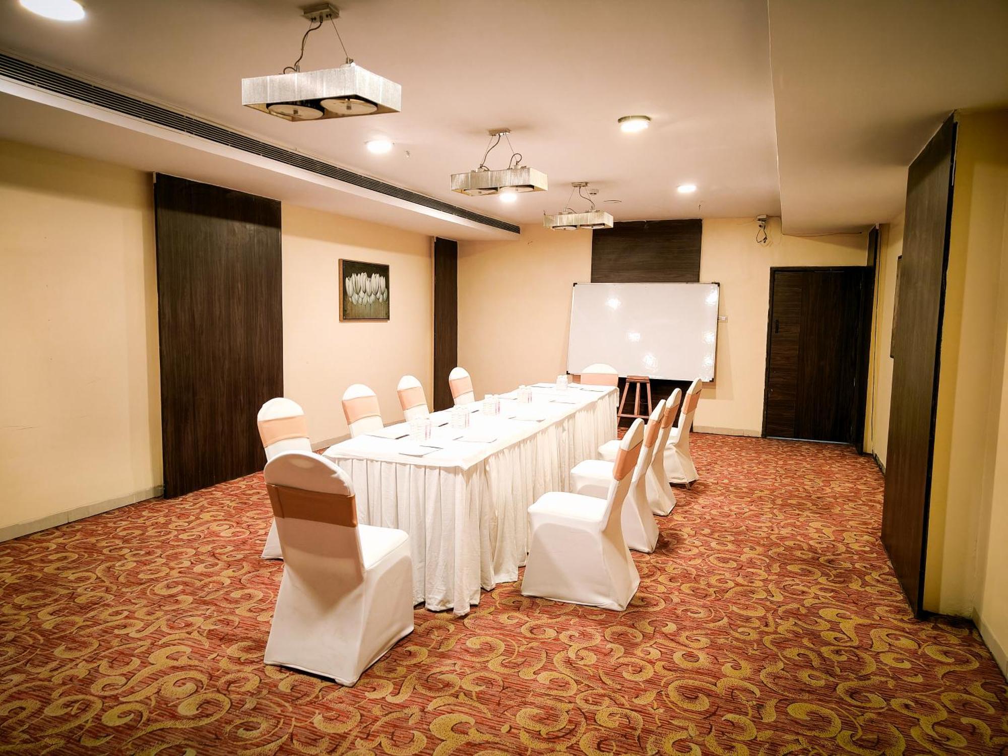 The Altruist Business Hotel Kharadi بونة المظهر الخارجي الصورة